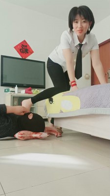 【你的绳艺导师驾到】狗舌清理脏鞋底-裸足狂舔 bf50041_HD绳艺资源