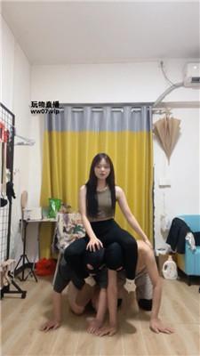 琼爷 毛拖鞋白袜踩-兄弟奴争宠 JS250429-15_HD绳艺资源