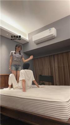 猴歌 牛仔裤坐脸-白袜脚踩 bf52885_HD绳艺资源