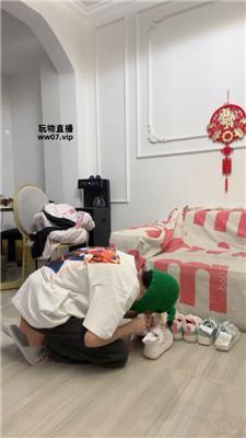 Qi7 多双脏鞋-物化人体擦鞋器 JS250415-14_HD绳艺资源