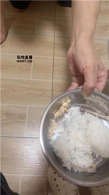 琼爷 狗盆喂食剩饭剩菜 JS250505-4_HD绳艺资源