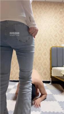 林清雅 物化人体烟灰缸-小白鞋踩踏 bf53849_HD绳艺资源