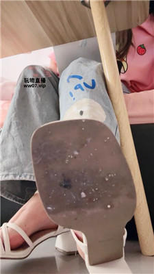 黑兔 桌底视角    250509-3_HD绳艺资源