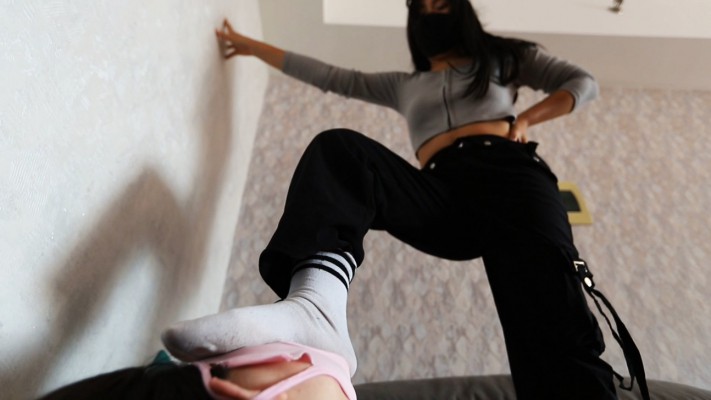 图片[13]_超级女M 吹牛B的母狗被双s无情嘲讽臭袜子插嘴踩踏 JS241022-1_HD绳艺资源