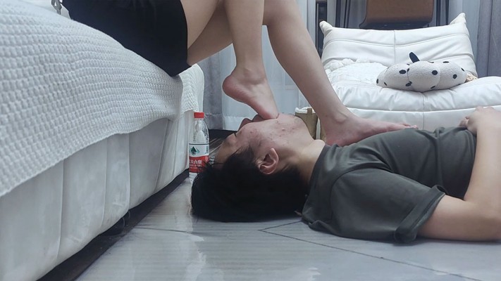 图片[4]_『红颜榜』宝爷裸足虐舌踩地毯 YC-241011-6_HD绳艺资源