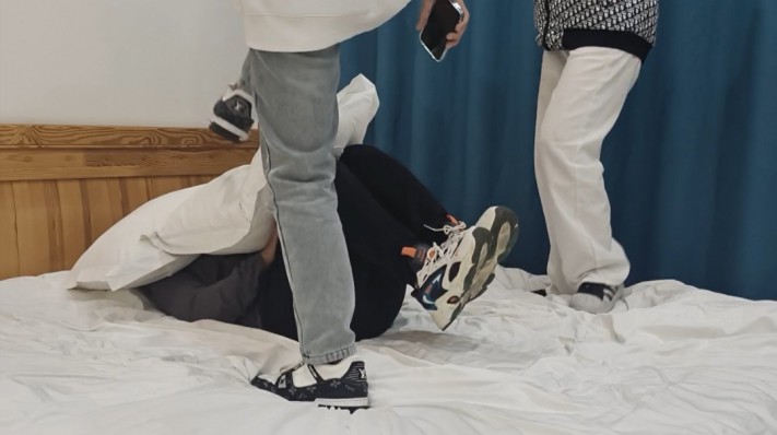 图片[11]_双人精神小妹难度挑战踢踹踩踏殴打 YC-241020_HD绳艺资源