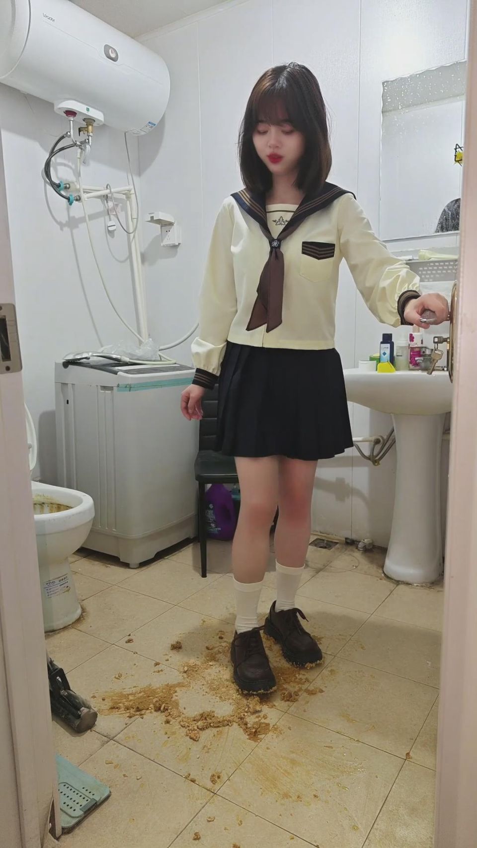 图片[2]_娇娇踩食物诱惑喂你吃_HD绳艺资源