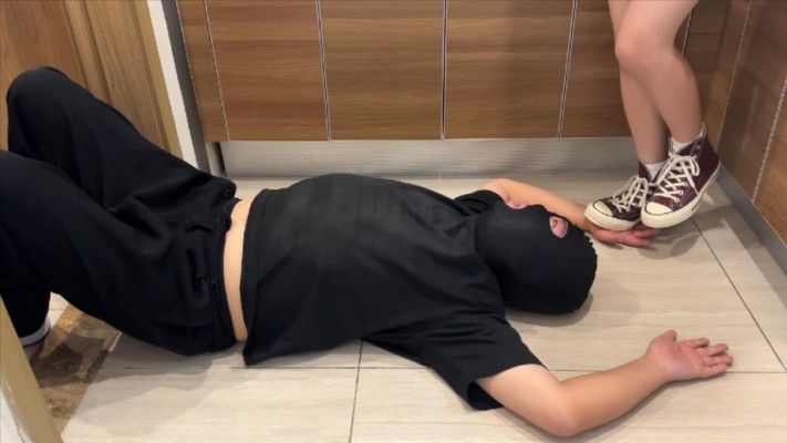 图片[3]_208宿舍 酒红色匡威全体重踩狗爪子 YC-241020-3_HD绳艺资源