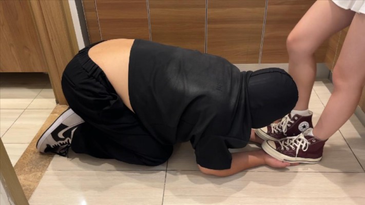 图片[9]_208宿舍 酒红色匡威全体重踩狗爪子 YC-241020-3_HD绳艺资源