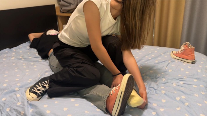 图片[11]_208少女宿舍 女M趁主人睡着偷闻脚被发现 YC-241026-5_HD绳艺资源