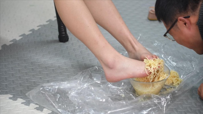 图片[15]_第5风格 00后脚喂食炒饭泡面超长时间 JS241103-13_HD绳艺资源