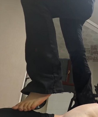 图片[17]_精神小妹 两个小太妹重度踩踏+虐乳踩脸 ACYC-3803_HD绳艺资源