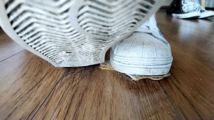 图片[16]_小鱼女神汗臭脚丫穿贝壳+高帮匡威践踏贱狗晚餐 YC-241018-4_HD绳艺资源