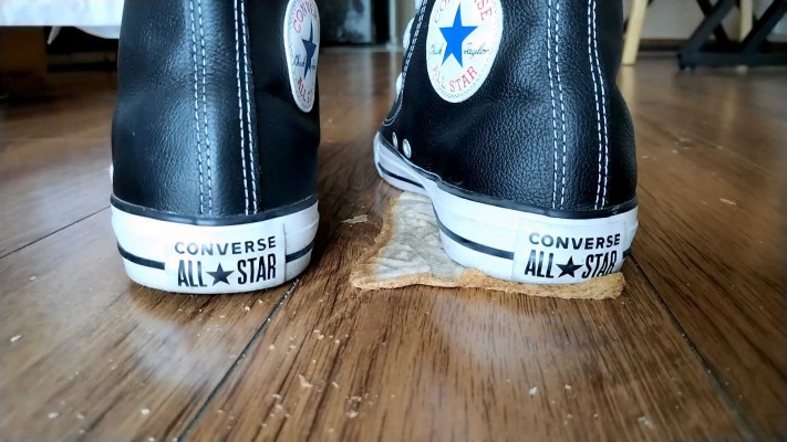 图片[7]_小鱼女神汗臭脚丫穿贝壳+高帮匡威践踏贱狗晚餐 YC-241018-4_HD绳艺资源