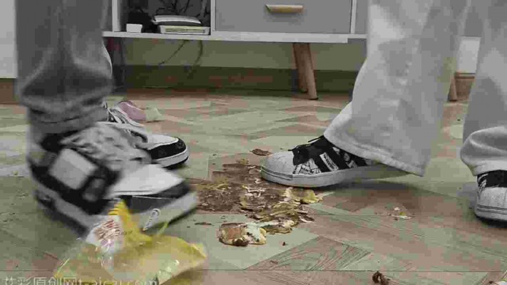 图片[3]_双人精神小妹运动鞋踩蛋糕 YC-241021-2_HD绳艺资源