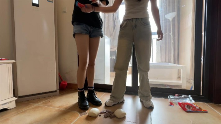 图片[2]_208宿舍 两个素人妹妹踩狗粮 YC-241001-5_HD绳艺资源