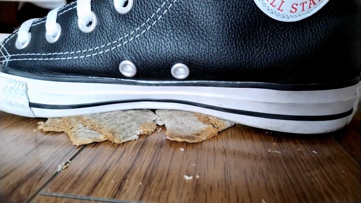 图片[4]_小鱼女神汗臭脚丫穿贝壳+高帮匡威践踏贱狗晚餐 YC-241018-4_HD绳艺资源