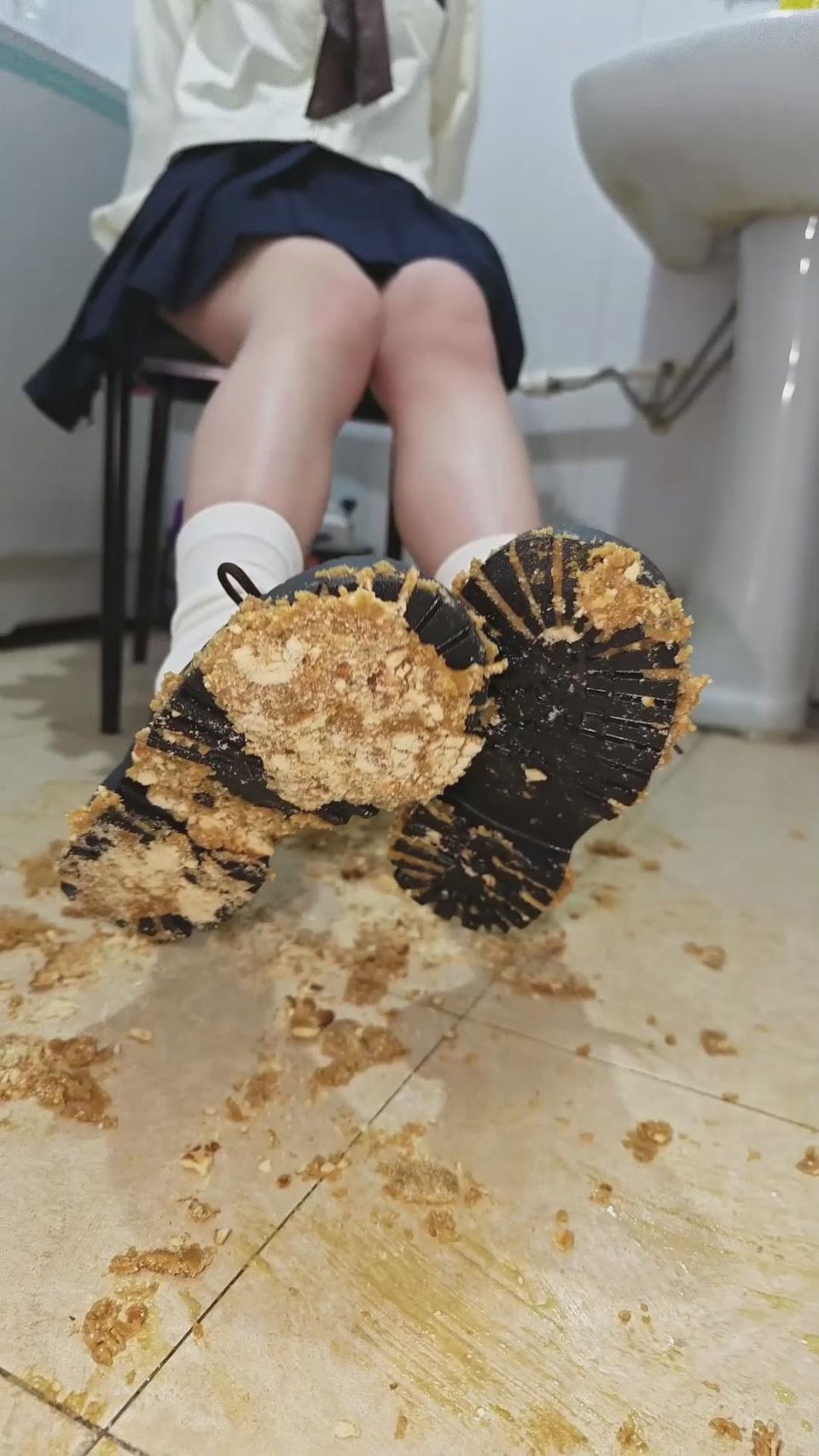 图片[5]_娇娇踩食物诱惑喂你吃_HD绳艺资源