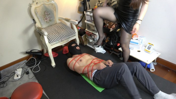 飞鱼S 难度挑战踩乳，狠虐嘴碎狗 YC-241026-9_HD绳艺资源