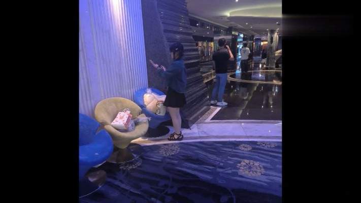 图片[5]_B667 – 无意识凉鞋踩全手发现不对劲+运动鞋踩手 bf42468_HD绳艺资源