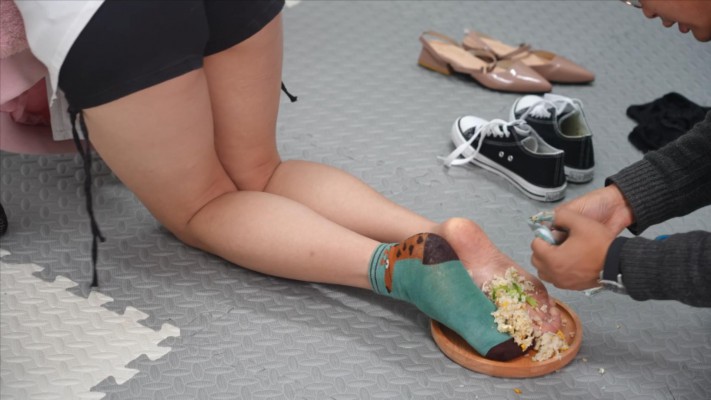 图片[19]_第5风格 00后脚喂食炒饭泡面超长时间 JS241103-13_HD绳艺资源