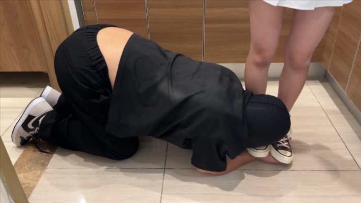 图片[8]_208宿舍 酒红色匡威全体重踩狗爪子 YC-241020-3_HD绳艺资源