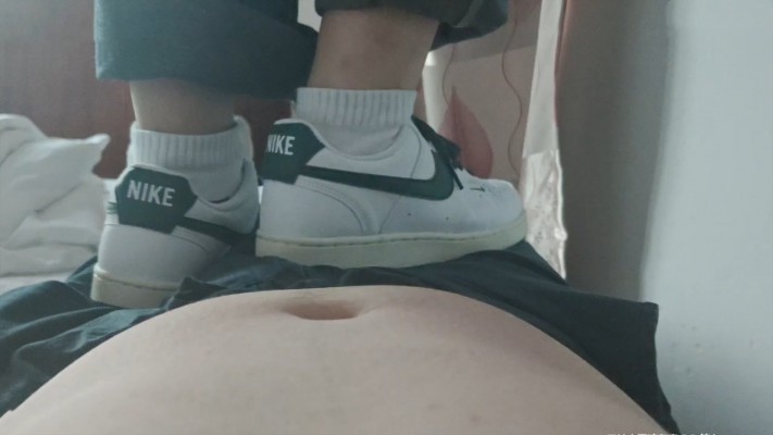 沐雅 绿白耐克小白鞋踩肚子 ACYC-3743_HD绳艺资源