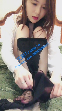酱酱女神露脸直播，灵活的脚丫跳舞美美美！！！