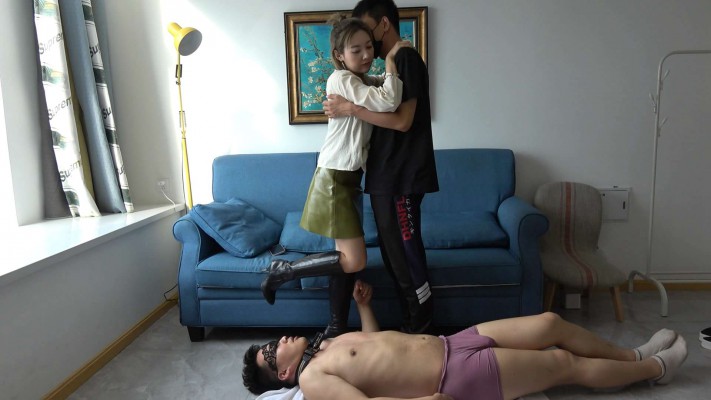 【彼岸花】情侣羞辱追求者舔鞋当狗 YC-210714-2