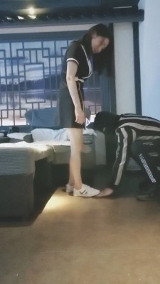 【希希子】御姐高跟插嘴羞辱舔脚 bf21399_HD绳艺资源