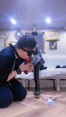 【靴嘉倪】鞭打靴奴脚喂食【完整版】 bf23169