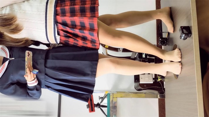 【婧児小主】婧児小意双S全语言踩踏肉丝高跟短靴下踩地板脸羞辱踩死！YC-220322-3