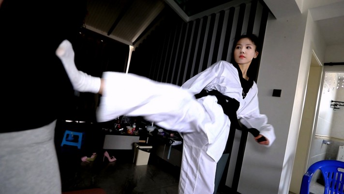 【惑心】跆拳道原味白袜虐女奴