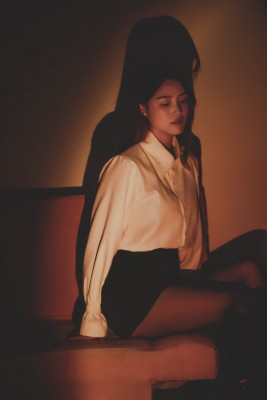 【黑丝诱惑】舌头清理素女沐沐原味脏白靴并耳光虐乳 YC-220419-2