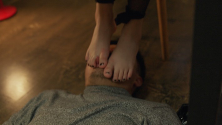 【第5风格】鲨鱼酱边玩电脑边享受舔脚服务 YC-230213