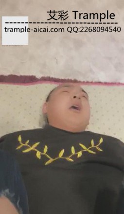viv运动鞋i踢脸踢裆发泄必须踹脸出血