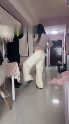 【田甜圈】体校女神踢打踹绿毛狗 bf21720