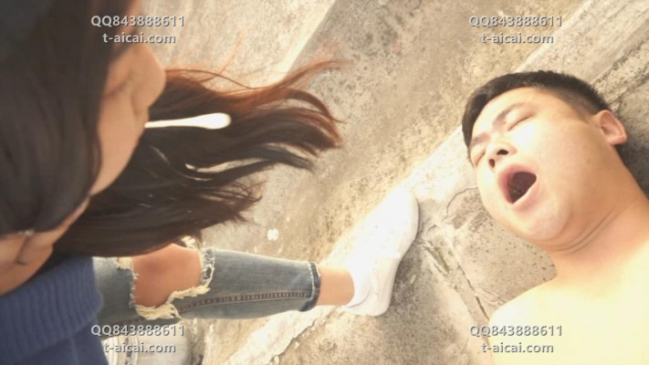 【婉慈Icon】绝版-南一天台虐尾随男（航拍，踩烂舌头） TTTIO-20220129