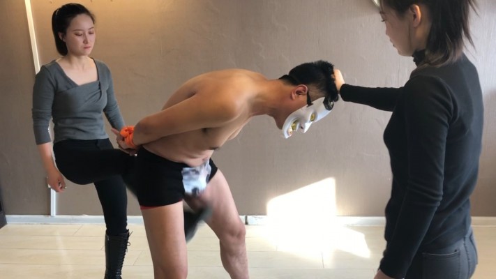 【蛋碎娇娃】『超S·联盟』 皮靴女击溃暴露狂 YC-220201-2