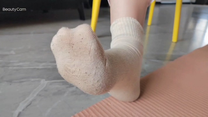 道服萌妹原味袜子踩踹狗挡 pov跺狗脸