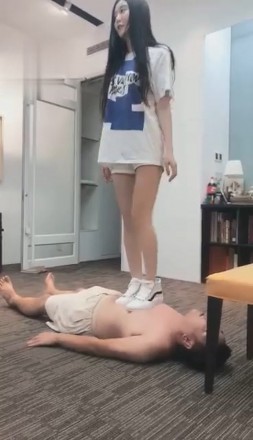 VIVI踩踏健身操