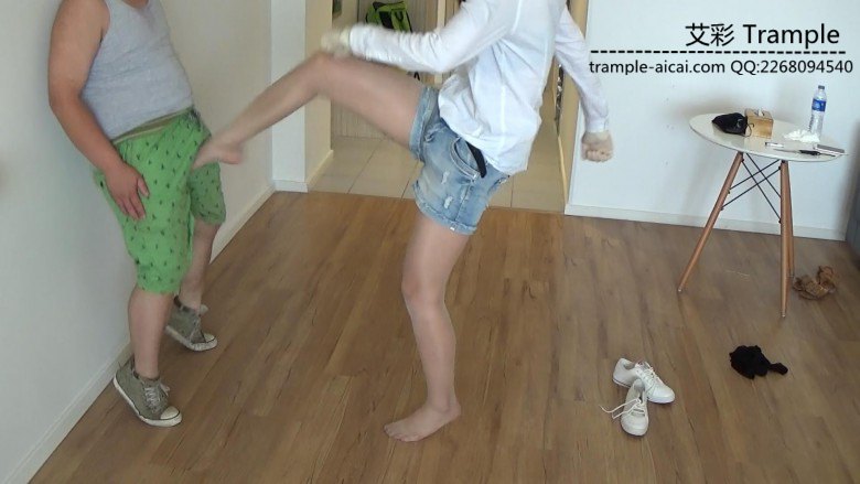 美女老师踩死流氓学生2