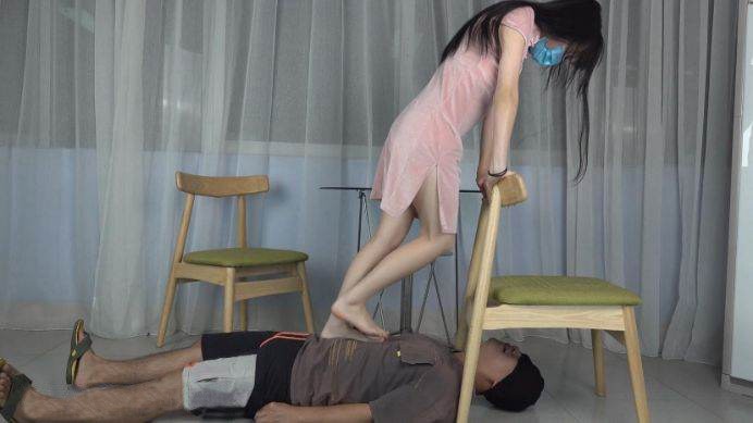 【南国原创】古灵精怪美女S宝儿和同学猜拳,输的要被对方踩在脚下玩弄 YC-220622-2_HD绳艺资源