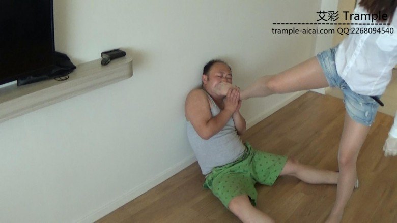 美女老师踩死流氓学生2