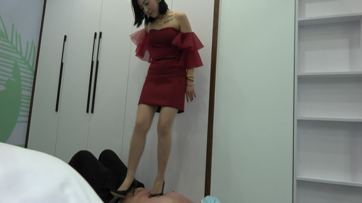 疯狂的高跟重度踩踏 YC-220223-4