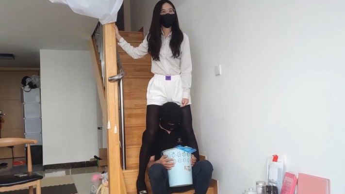 白领小鱼大人黑丝高跟大长腿羞辱胯下狗，命令钻胯，践踏狗头 YC-220429