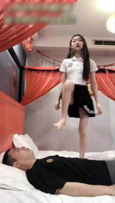 【LAPAPA】初柒碎蛋者 剧情版 心狠手辣的校花霸占同学财产舔脚踩踏脚耳光YC-220709