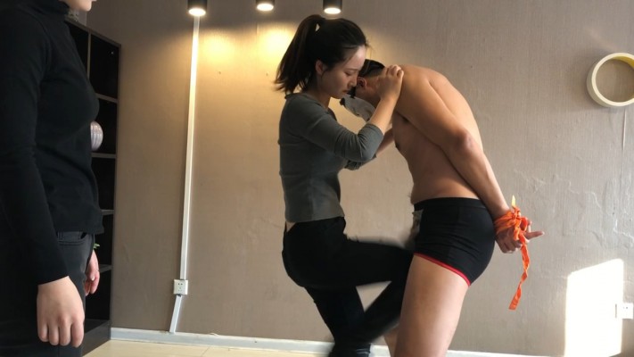 【蛋碎娇娃】『超S·联盟』 皮靴女击溃暴露狂 YC-220201-2