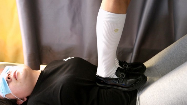 【惑心】JK踩踏跺肚子