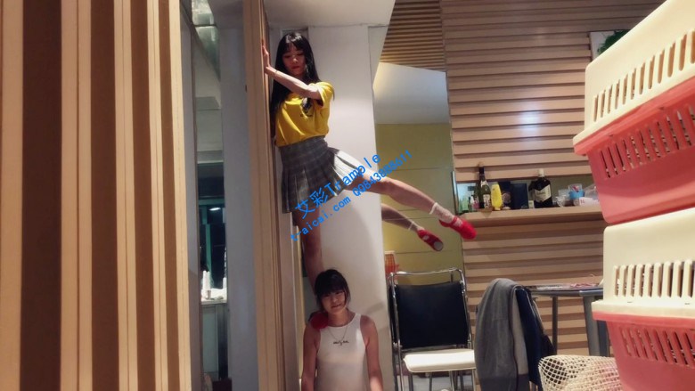最强女m:全新风格女女踩踏人肉舞毯!_HD绳艺资源